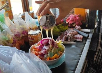 Segarnya Es Buah “Porsi Brutal” di Weleri Kendal, Legenda Segar dari Perantau Jakarta